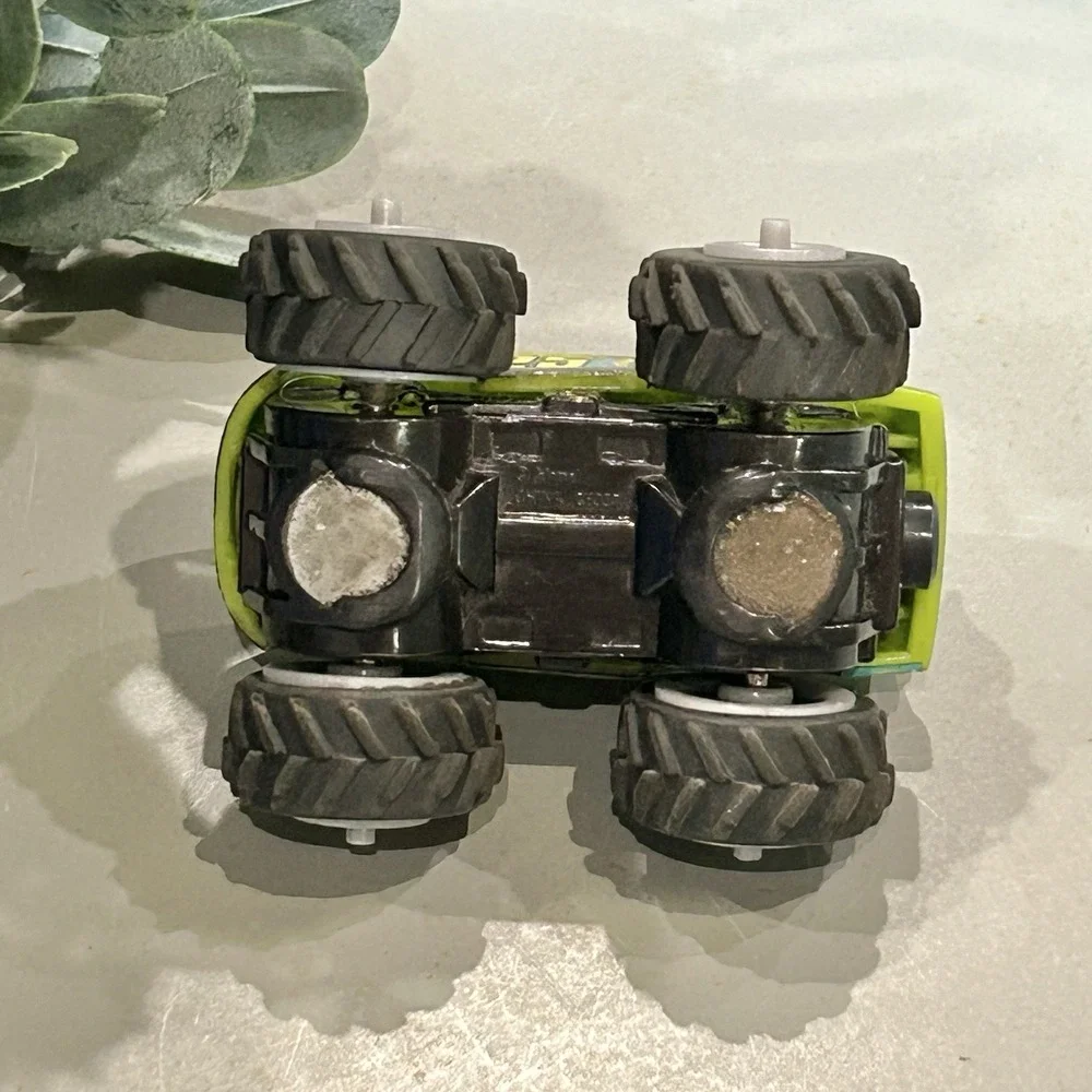 Scooby Doo Monster Truck‎ Rev Treads 2